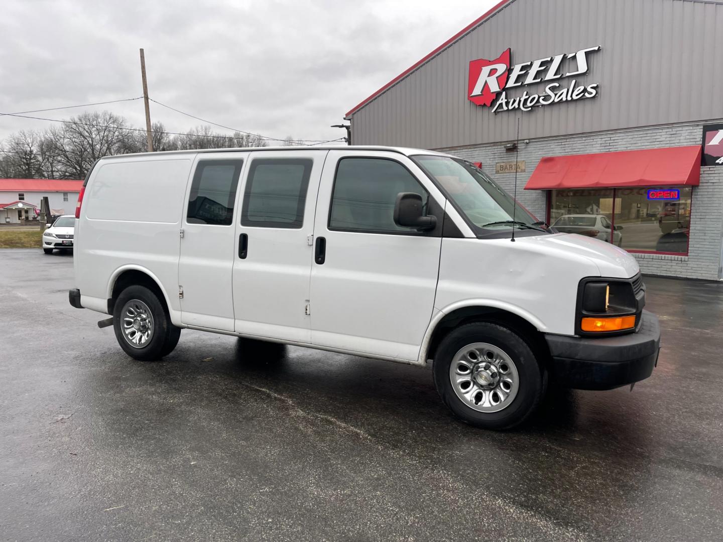 2014 White /Neutral Chevrolet Express 1500 AWD Cargo (1GCSHAF4XE1) with an 5.3L V8 OHV 16V FFV engine, 4-Speed Automatic transmission, located at 547 E. Main St., Orwell, OH, 44076, (440) 437-5893, 41.535435, -80.847855 - Photo#3